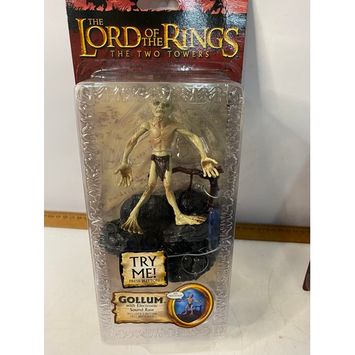 863 - Toy Biz, 3 x The Lord of the Rings figures from the later eleased rectangular design boxes made in 2... 