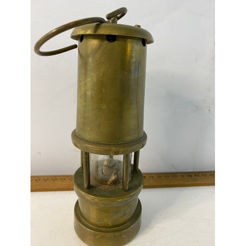 927 - Lamp & Limelight Co, brass miners lamp 17cms