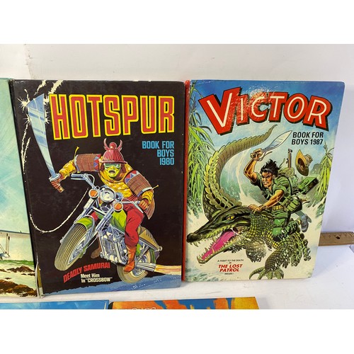 933 - Collection of vintage annuals from Battle, Warlords, Hotspur and Spurs.