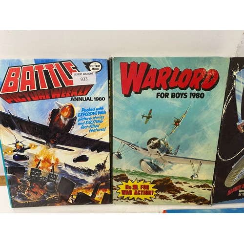 933 - Collection of vintage annuals from Battle, Warlords, Hotspur and Spurs.