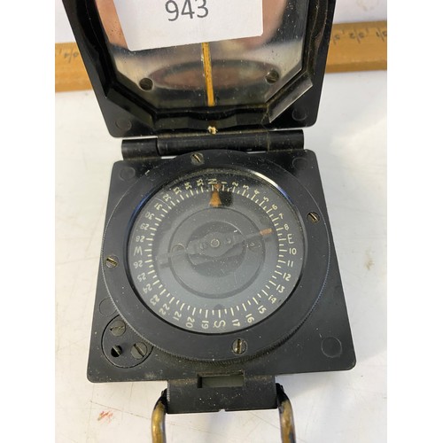 943 - Military compass