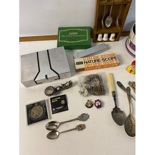 756 - Basket of curios and collectables including Victorian Dominoes, Art Deco cigarette box and badges.