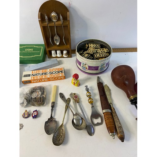 756 - Basket of curios and collectables including Victorian Dominoes, Art Deco cigarette box and badges.