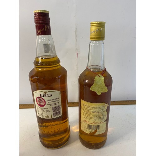 859 - 3 x bottles of whisky to include 2 x bottles of Bells 1 of which is an extra special 75cl bottle and... 