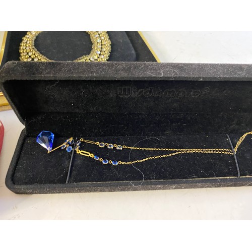 990 - Vintage and art deco boxed jewellery including pendants, ear-rings and buckles and jewellery case wi... 