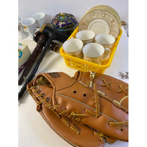 777 - Mixed selection of decorative and collectable items including baseball glove, thimbles, trinket boxe... 