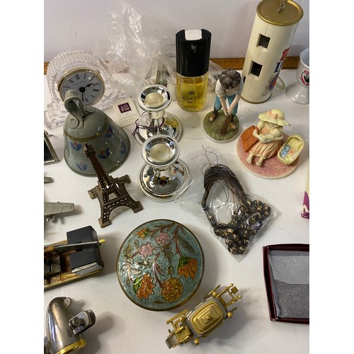 777 - Mixed selection of decorative and collectable items including baseball glove, thimbles, trinket boxe... 