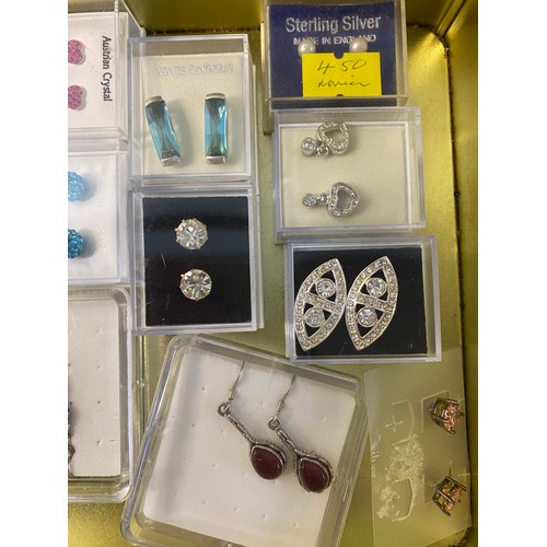 792 - Collection of sterling silver hallmarked jewellery