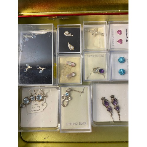 792 - Collection of sterling silver hallmarked jewellery