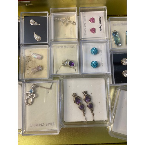 792 - Collection of sterling silver hallmarked jewellery