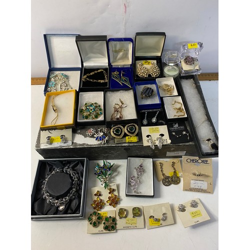 799 - Box of vintage designer costume jewellery including Monet, Liz Claiborne, Sarah Coventry, Swarovski,... 