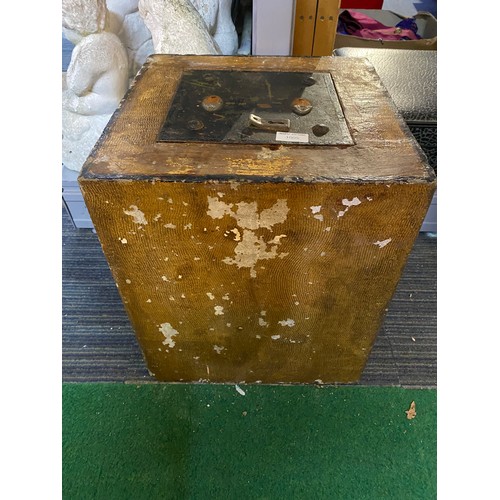 1005 - Vintage concrete safe with key measuring 44 x 38 x 38 cms tall