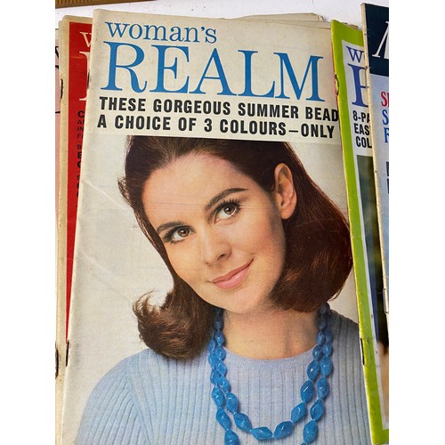 1009 - Selection of vintage womens magazines