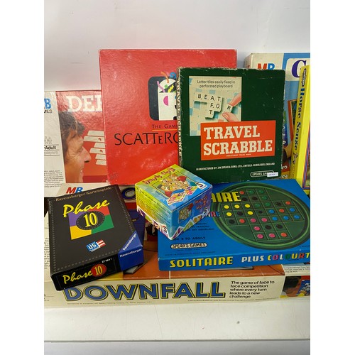 121 - Selection of vintage board games and games.