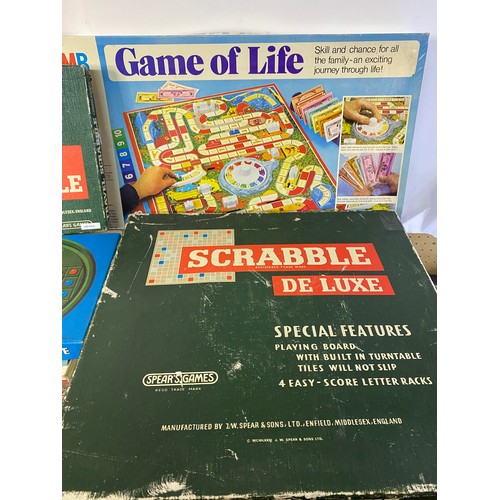 121 - Selection of vintage board games and games.