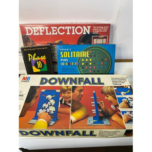 121 - Selection of vintage board games and games.