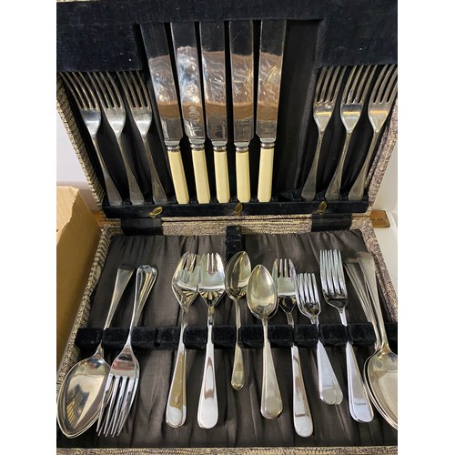 138 - Assortment of vintage cutlery including 58pc Kings pattern set.