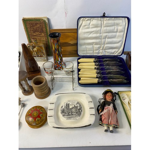 162 - Selection of assorted curios, collectables and vintage cutlery.