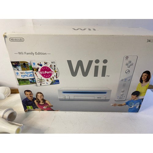 179 - Nintendo Wii console with games and accessories