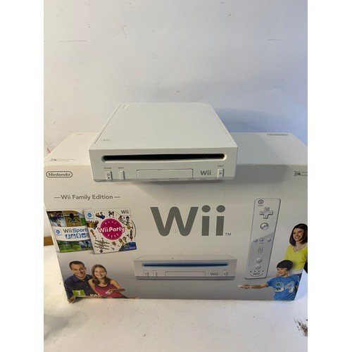 179 - Nintendo Wii console with games and accessories