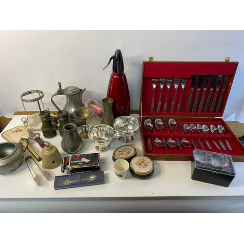 182 - Assortment of curios, collectables and metalware