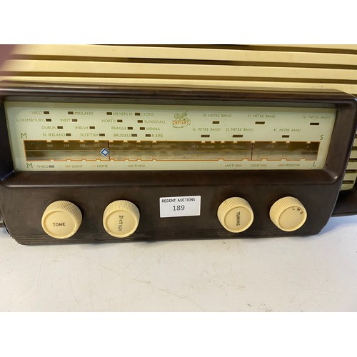 189 - Vintage Defiant 555 bakelite valve radio, powers on and lights up, all dials turn and work but sound... 