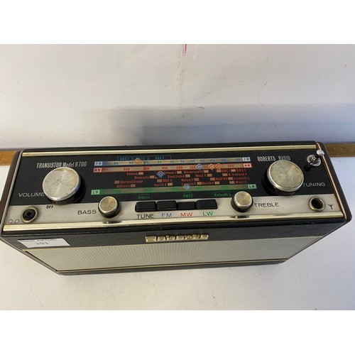 191 - Roberts R700 transistor radio, not tested.