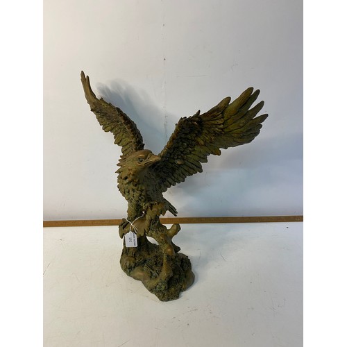 192 - Large sculpture of an eagle, 39cm tall and 40cm wide.