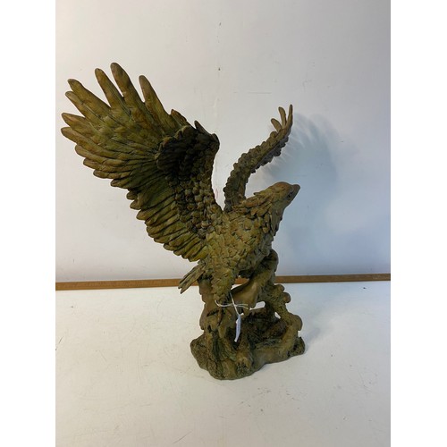 192 - Large sculpture of an eagle, 39cm tall and 40cm wide.