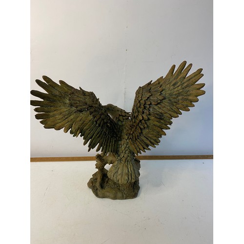 192 - Large sculpture of an eagle, 39cm tall and 40cm wide.