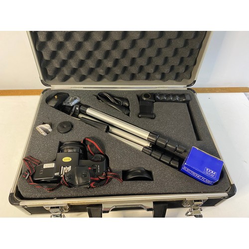 194 - Tamashi S-1000F camera and kit in aluminium carry case.