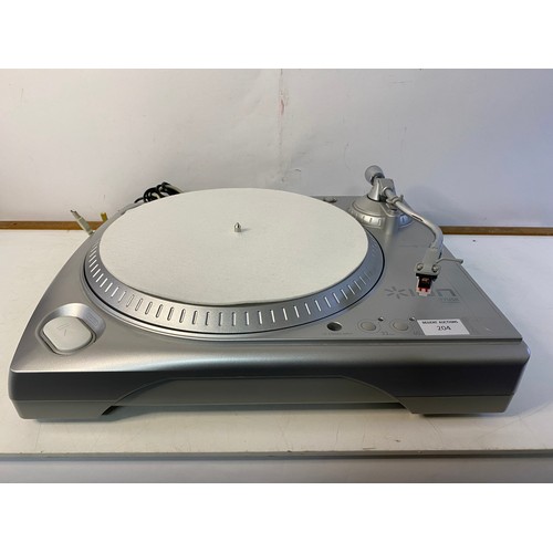 204 - Ion iTTUSB turntable with RCA output, in working order.