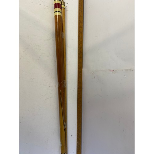 221 - 4 x vintage snooker cues.