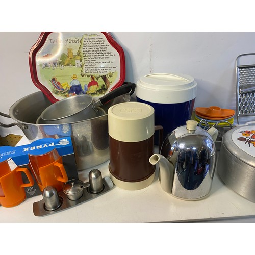 223 - Vintage aluminium jam pan and assorted vintage kitchenalia.