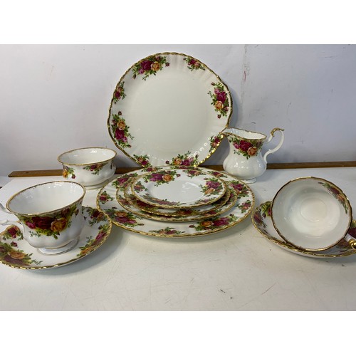 299 - Selection of Royal Doulton Old Country Roses dinnerware comprising of 6 dinner plates, 8 salad plate... 