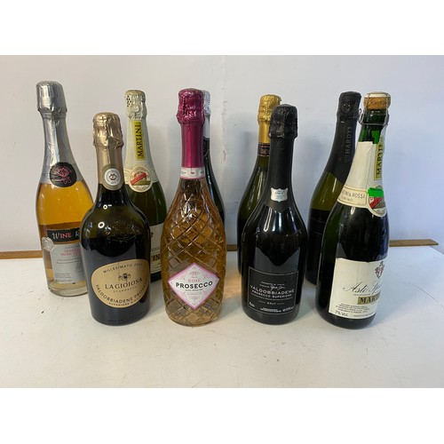 288 - 9 assorted bottles of Prosecco and sparkling wine