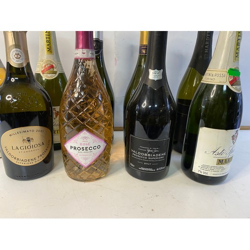 288 - 9 assorted bottles of Prosecco and sparkling wine