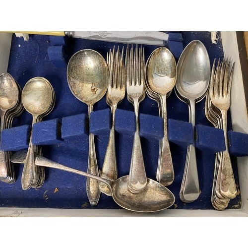 138 - Assortment of vintage cutlery including 58pc Kings pattern set.