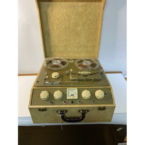 197 - Vintage Ferrograph reel to reel tape recorder, not tested as no lead.