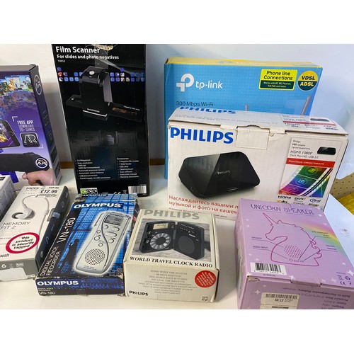 238 - Assortment of boxed gadgets and small electricals.