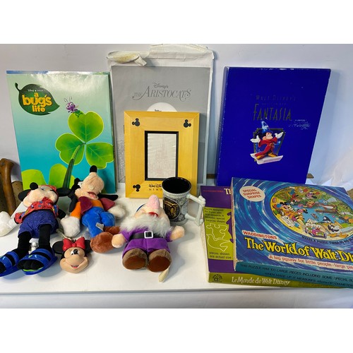 243 - Assortment of Disney collectables including vintage jigsaws, lithograph sets and toys