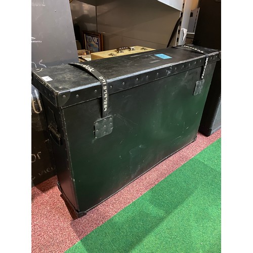 244 - Vintage Nimlock portable exhibition case on wheels 97x66cms