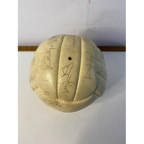 260 - Vintage Nottingham Forest signed football with signatures from Brian Rice, Darren Wassell, Steve Che... 