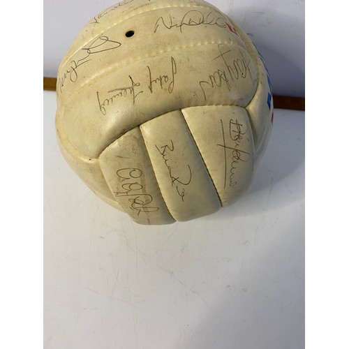 260 - Vintage Nottingham Forest signed football with signatures from Brian Rice, Darren Wassell, Steve Che... 