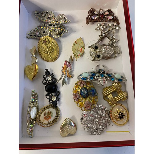 56 - Collection of costume jewellery brooches.