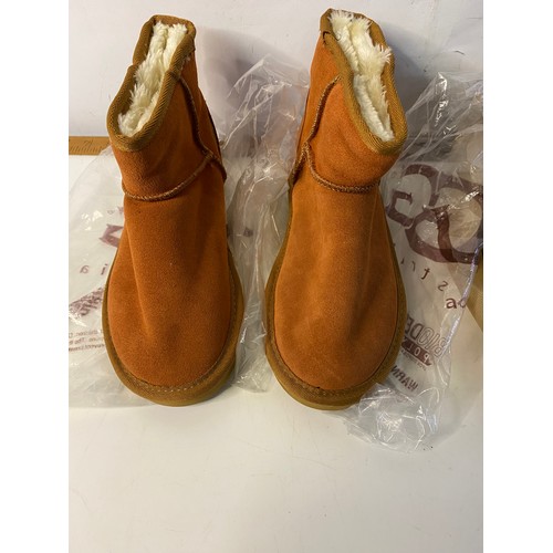 66 - Pair of UGG style boots never worn size