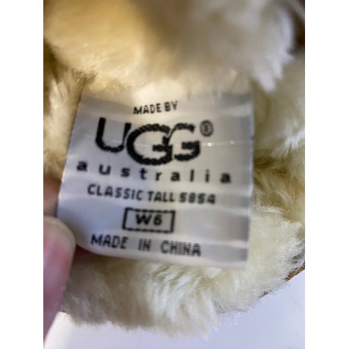 66 - Pair of UGG style boots never worn size