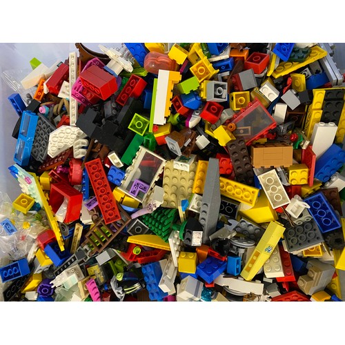 100 - Very large collection of Lego.