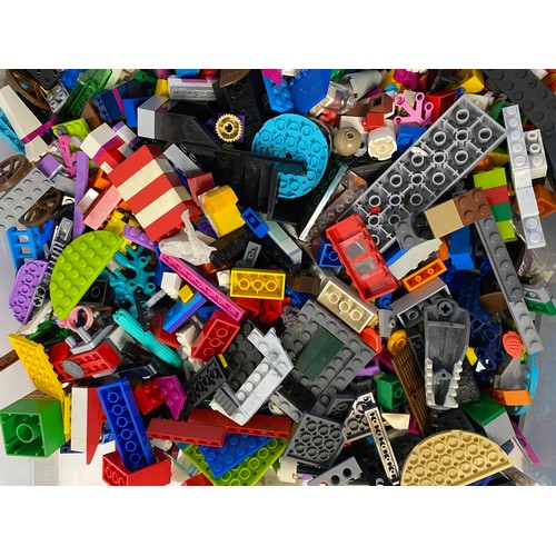 100 - Very large collection of Lego.