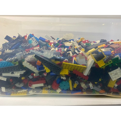 100 - Very large collection of Lego.